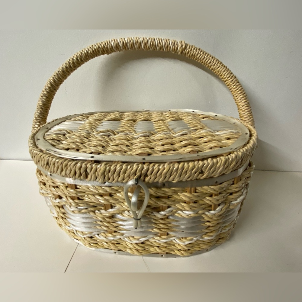 Vintage Oval sewing notions basket by Dritz made in Japan.